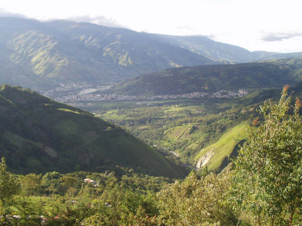 Alla abajo se ve el pueblo..